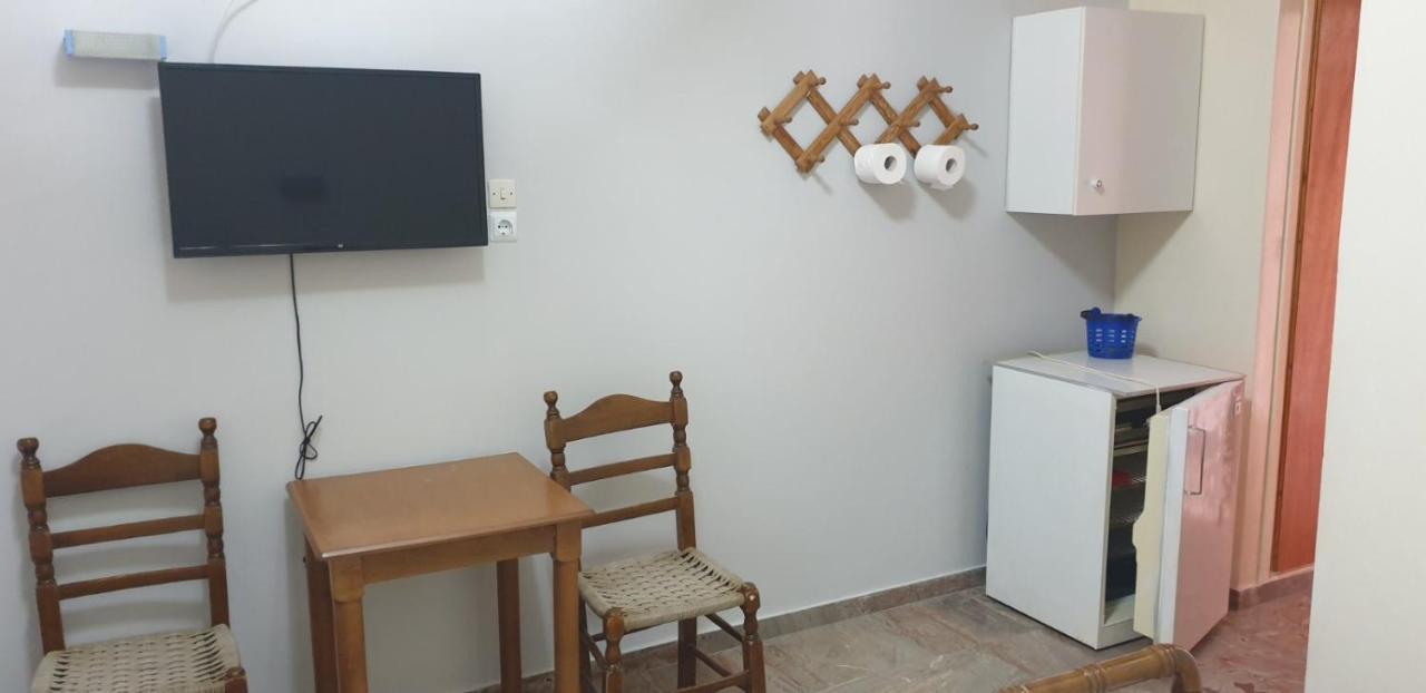 Pansion Marousa Méthana Zewnętrze zdjęcie